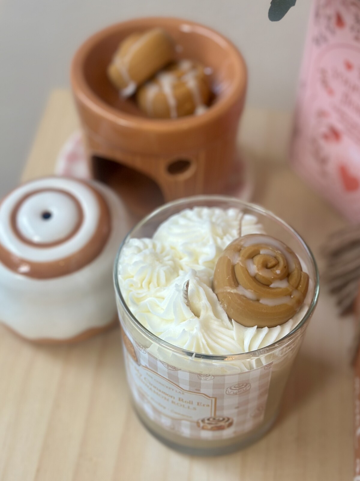 Cinnamon Rolls – Χειροποίητο Αρωματικό Κερί Σόγιας 300g | Vanilla Frosting & Cinnamon - Image 3